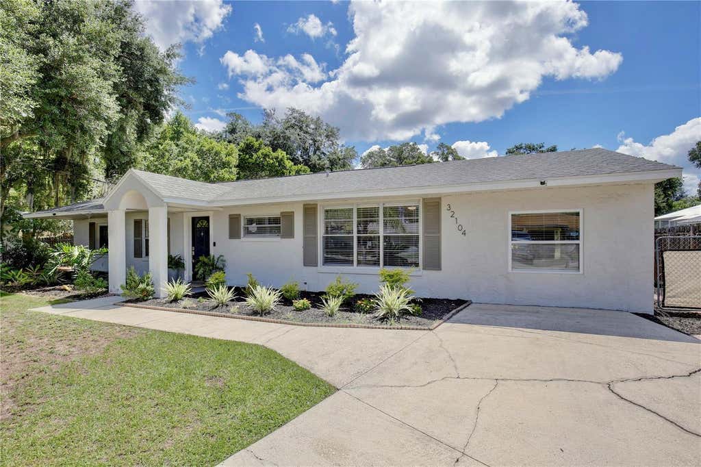 Photo of 32104 Harris Road, Tavares, FL 32778 (MLS # O6414706)
