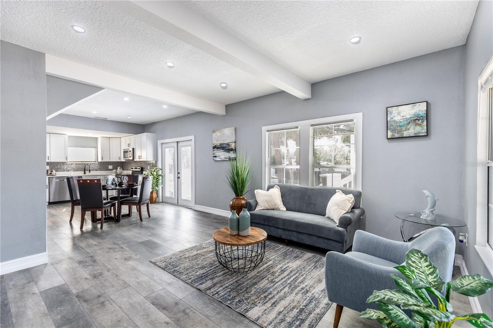 1102 E VOORHIS AVENUE