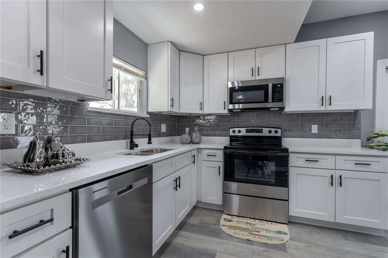 1102 E VOORHIS AVENUE