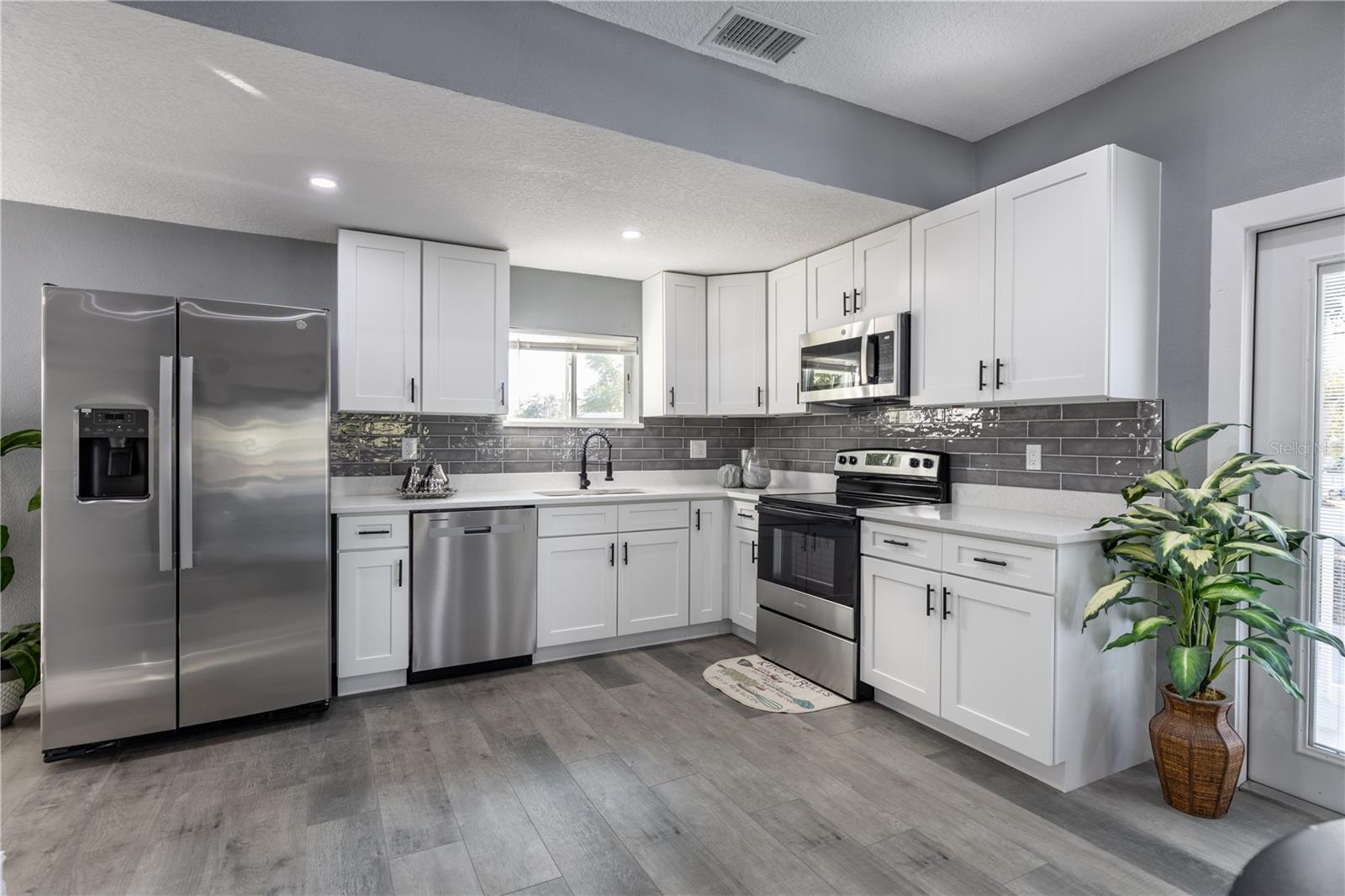 HOWRYS ADDITION TO DELAND - Residential