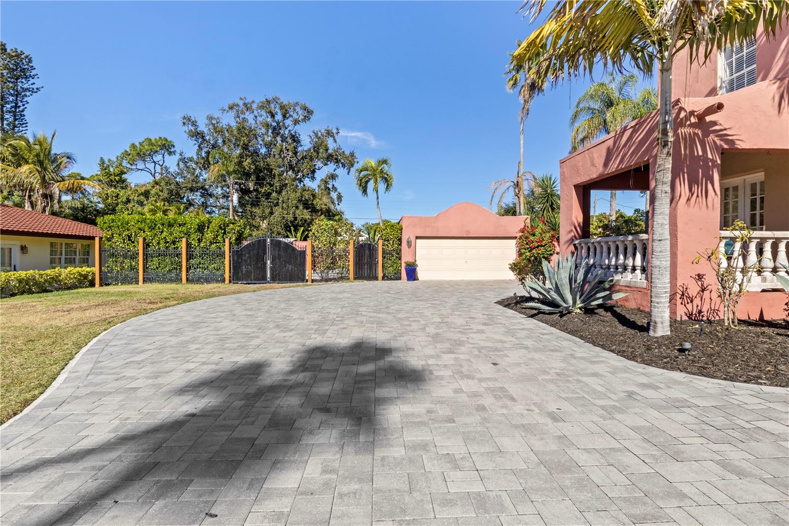 PALMA SOLA PARK - Residential