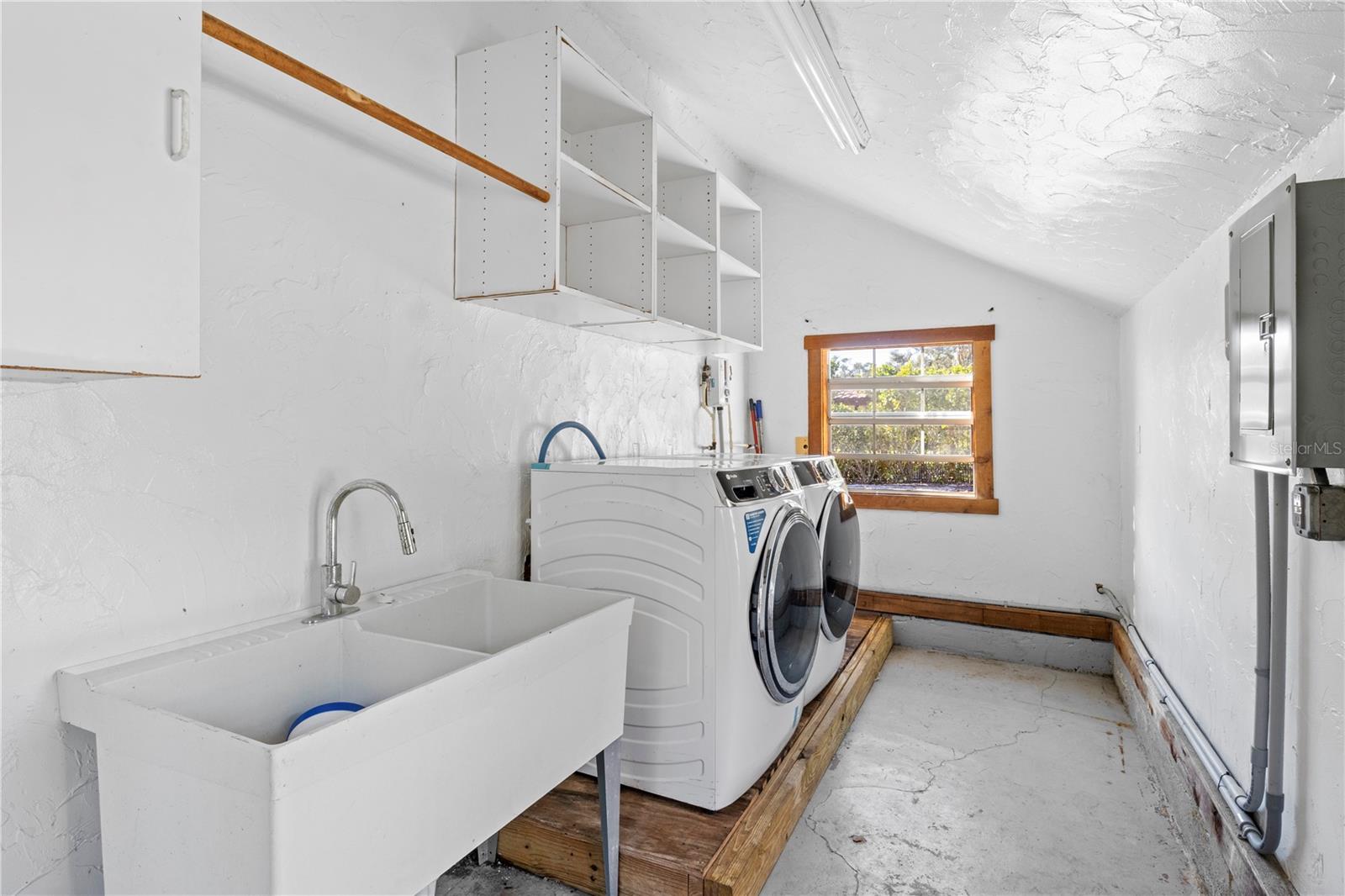 PALMA SOLA PARK - Residential