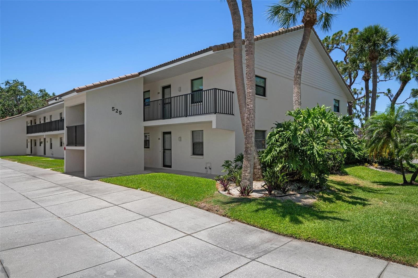 A spectacular and total renovation to today's expectant coastal contemporary standards. Smack dab in the middle of Venice Island, a few blocks from the beach to the west, downtown and its eateries and shops to the east. Griege in tonality, with wide plank ceramic tile floors, hardwood white shaker cabinets, granite and quartz countertops, KitchenAid SS appliances, frameless shower doors, LED lighting, recently installed HVAC, hot water electric, full-size stackable vented washer and dryer - it's all been done for you. A picture perfect Gulf coast getaway. End unit, first floor location. The casual vibrancy of Historic Venice Island and its myriad of recreational and cultural activities are a short walk from your front door.