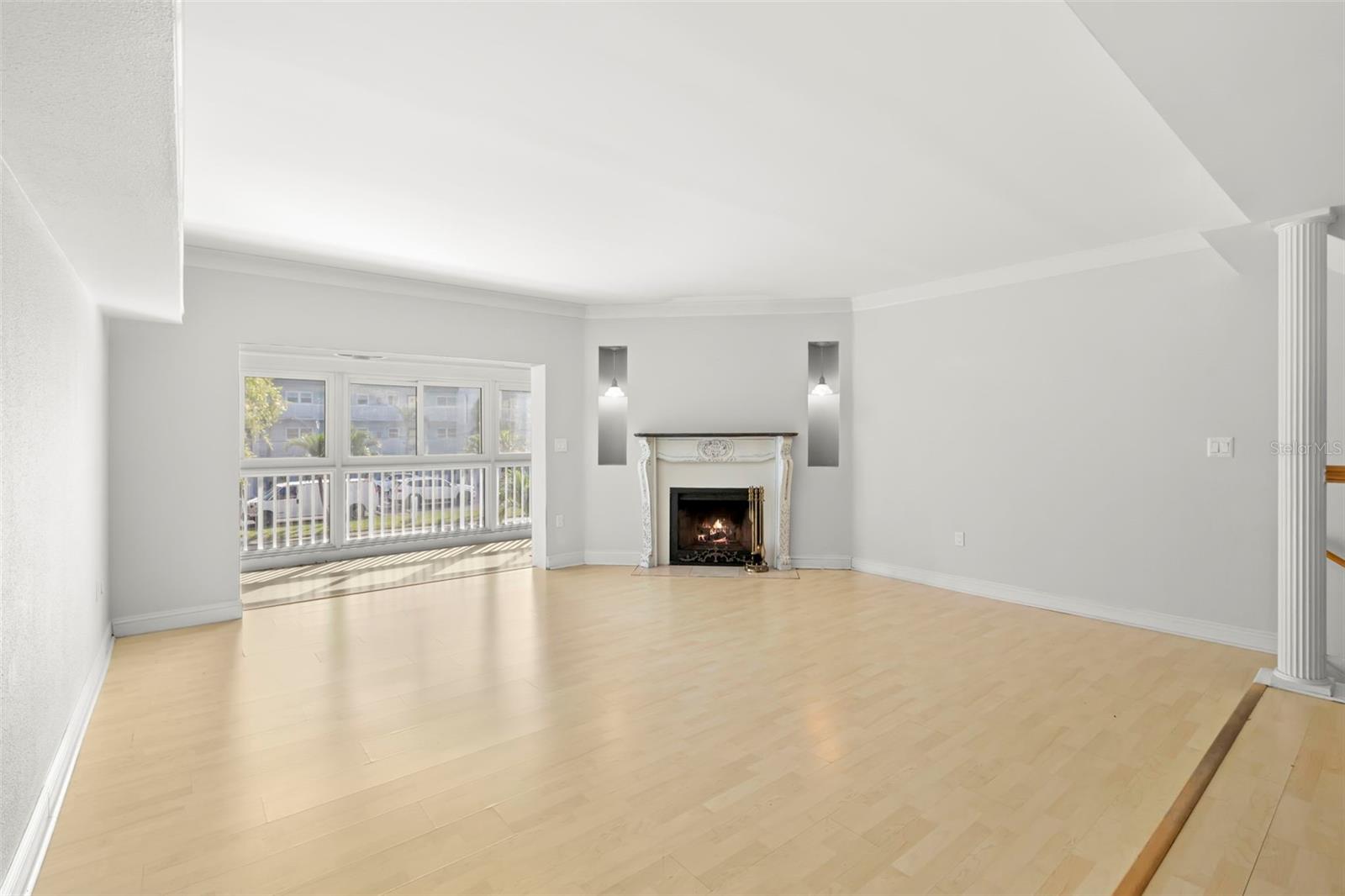 TREASURES OF CAPRI CONDO - Residential Lease