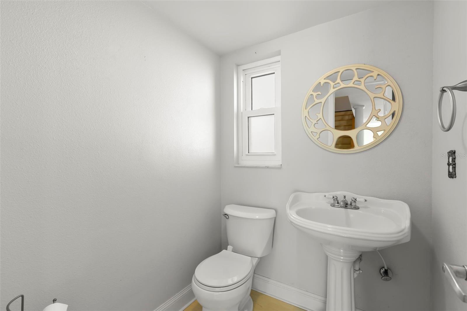 TREASURES OF CAPRI CONDO - Residential Lease