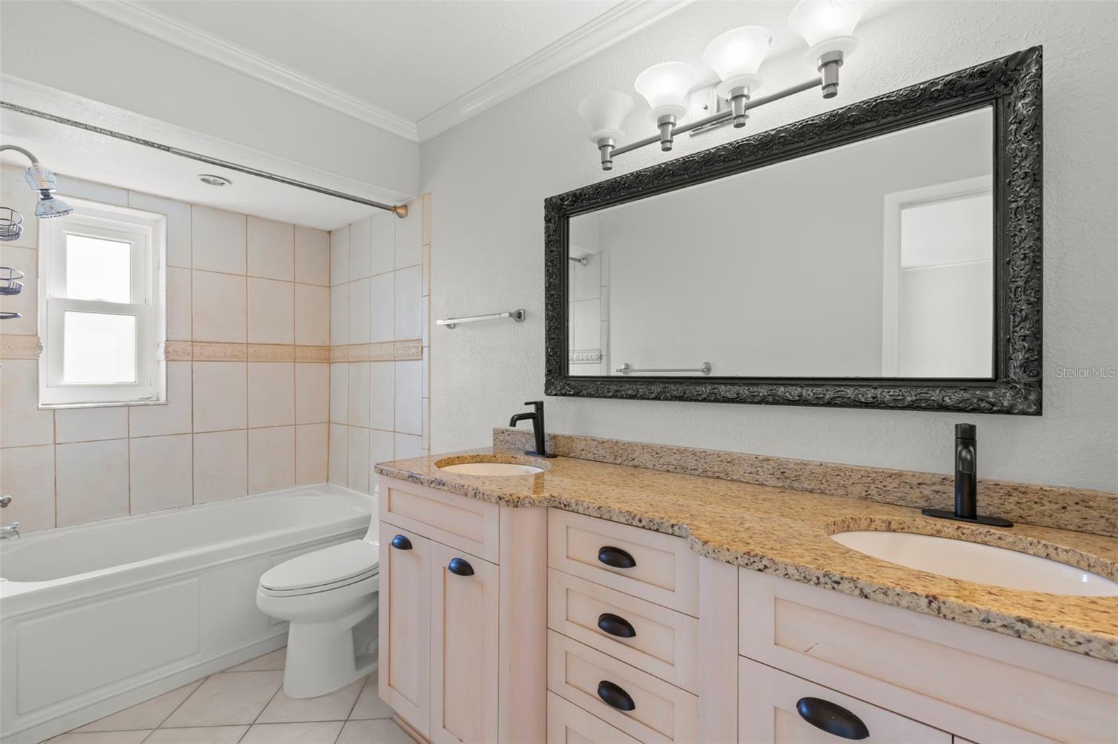 TREASURES OF CAPRI CONDO - Residential Lease