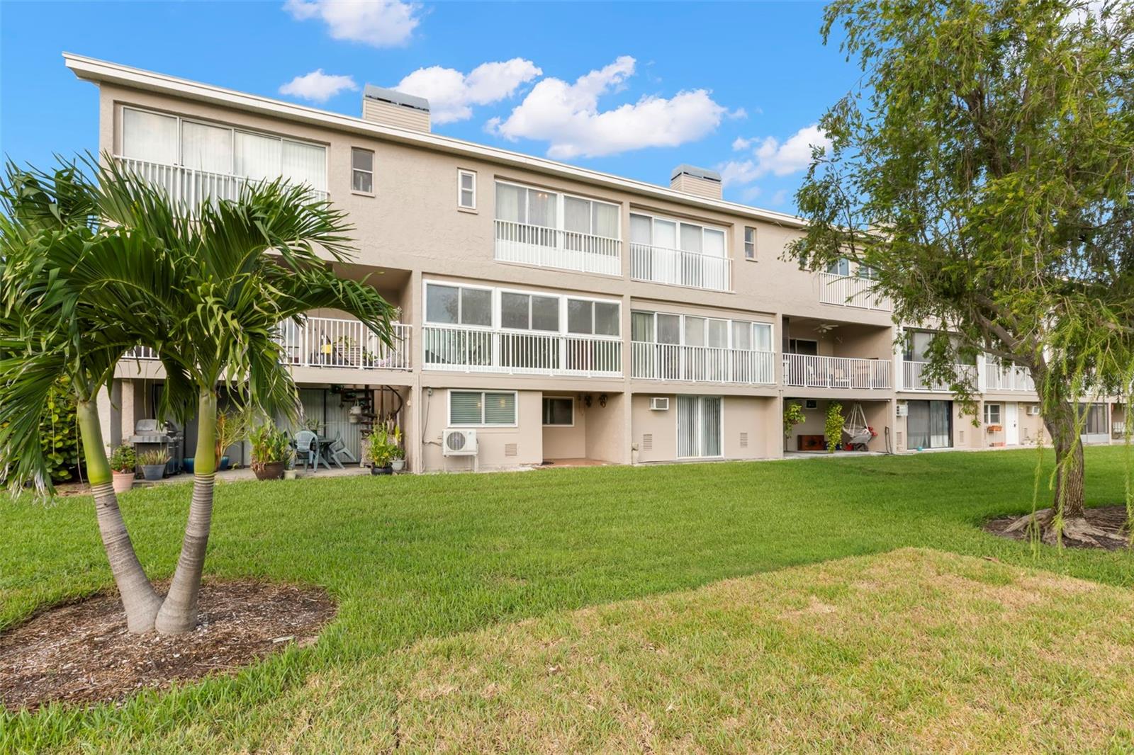 TREASURES OF CAPRI CONDO - Residential Lease