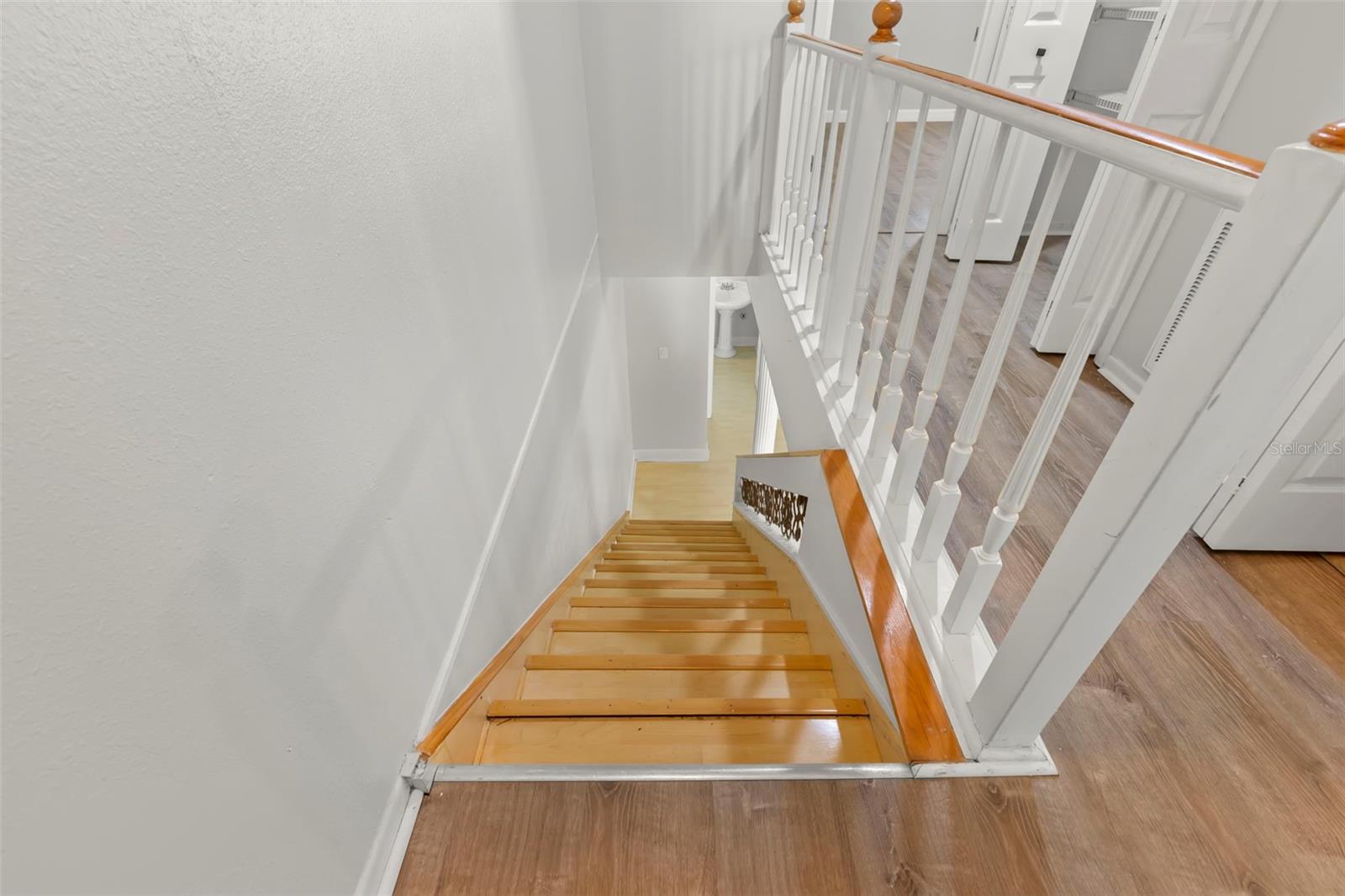 TREASURES OF CAPRI CONDO - Residential Lease