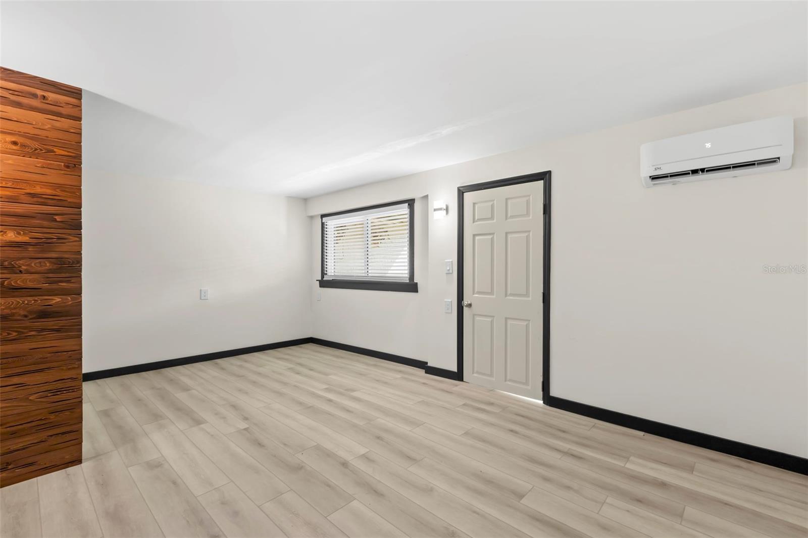 TREASURES OF CAPRI CONDO - Residential Lease