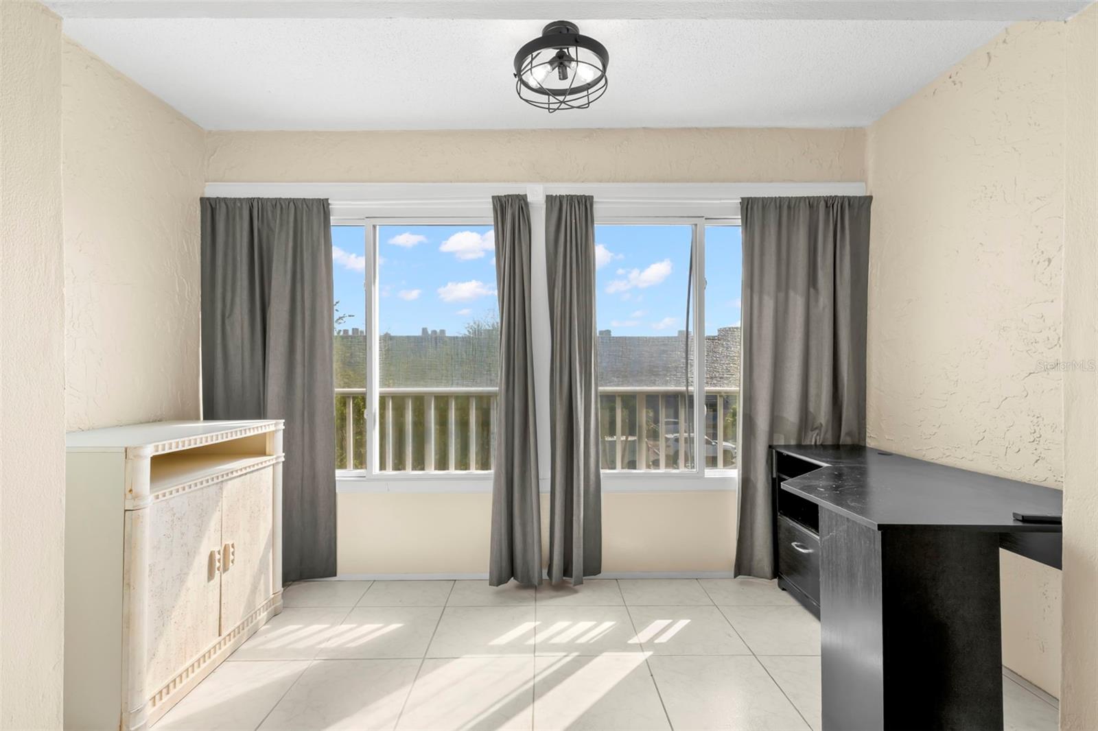 TREASURES OF CAPRI CONDO - Residential Lease