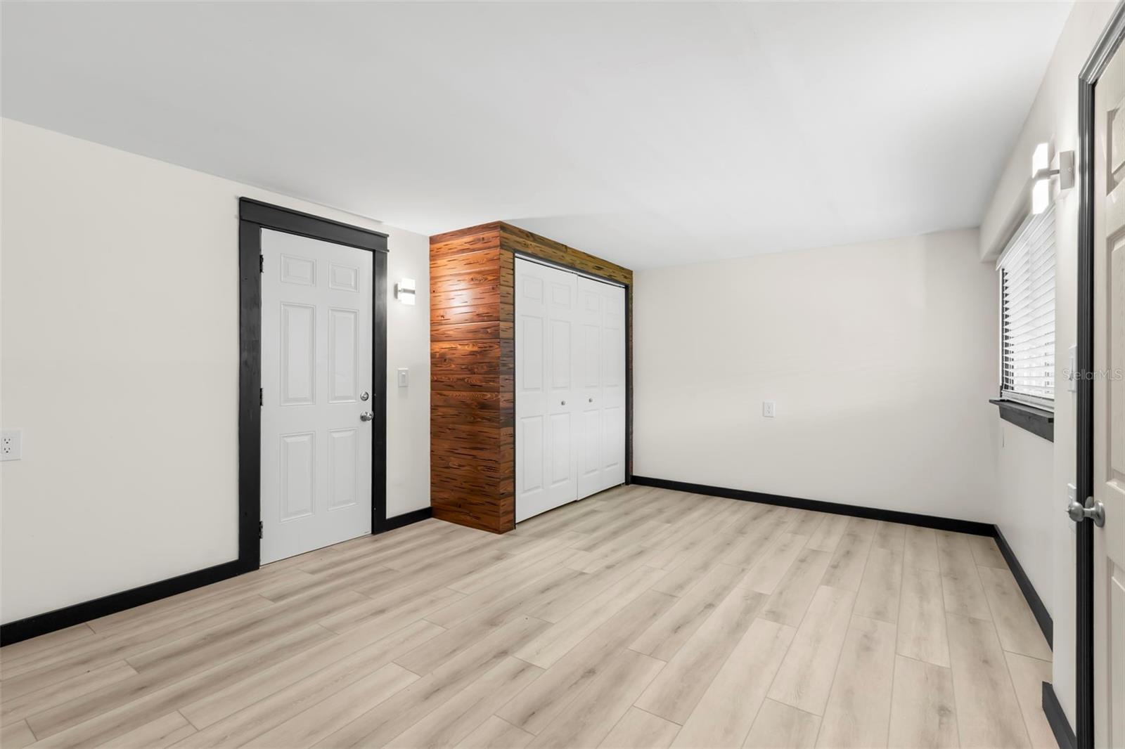 TREASURES OF CAPRI CONDO - Residential Lease