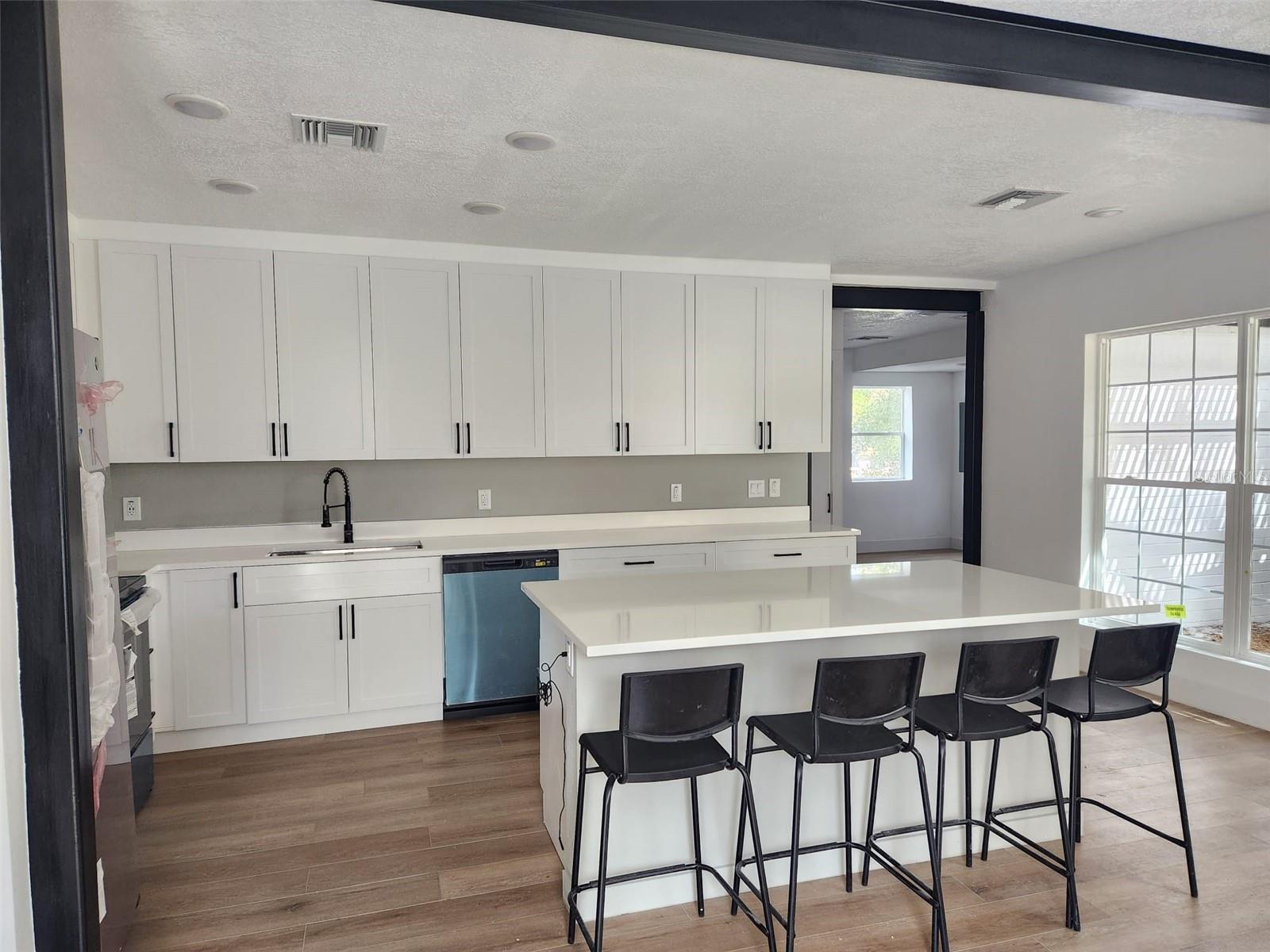 Casas a venda 4 - Jen Dantas 1741 LYNDALE BOULEVARD