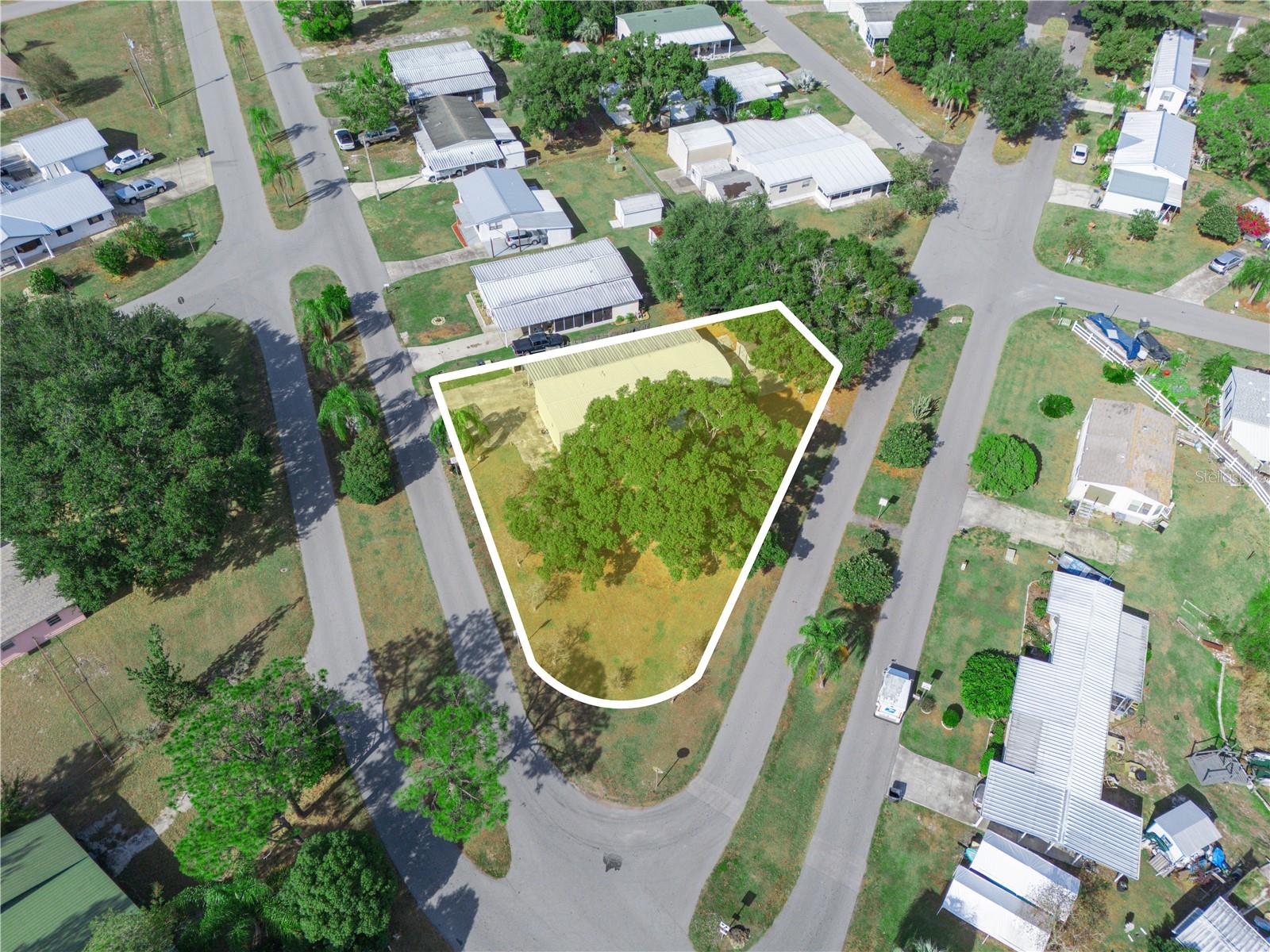 CALOOSA LAKE VILLAGE - Residential