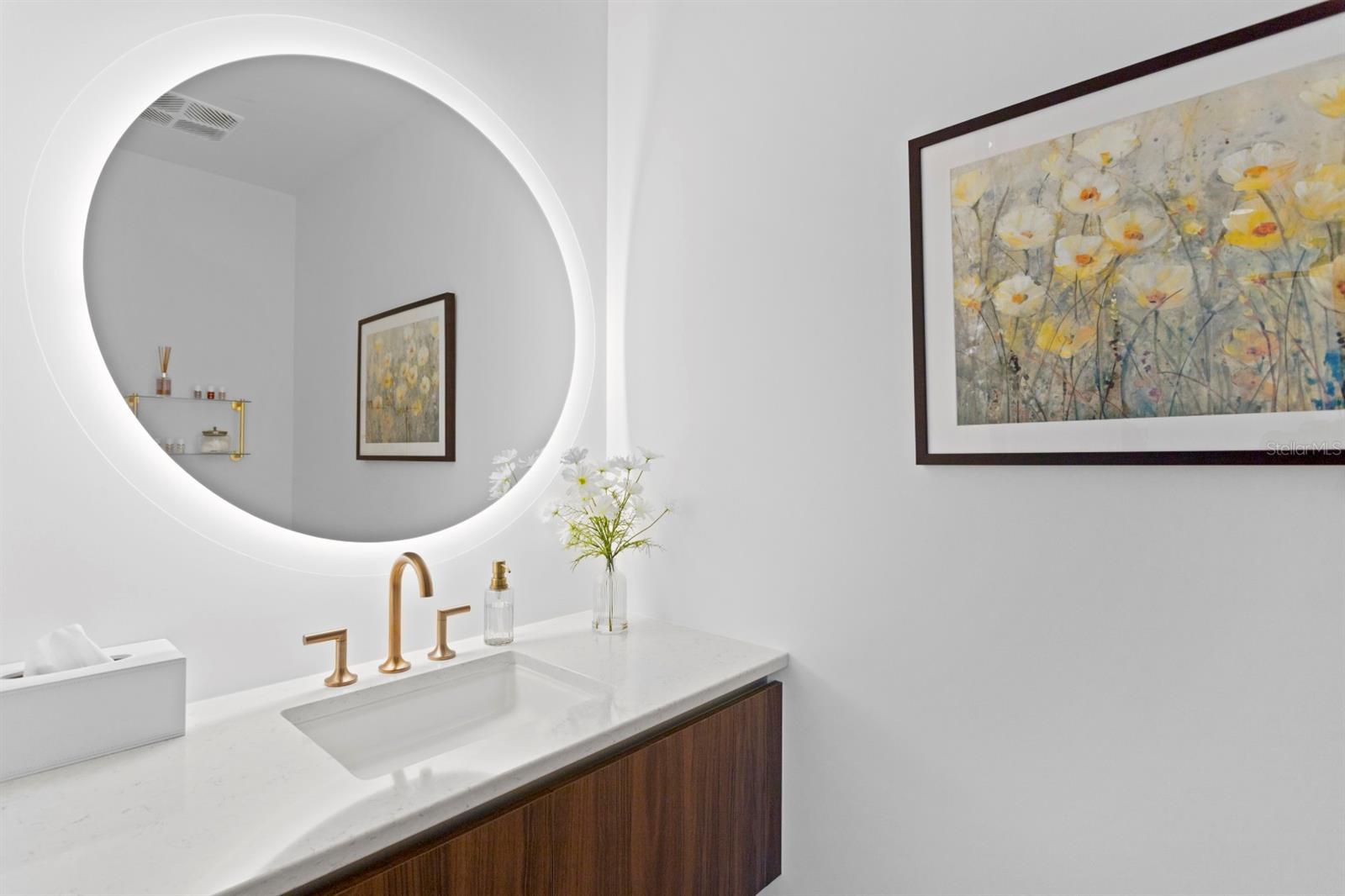 REFLECTION CONDO - Residential