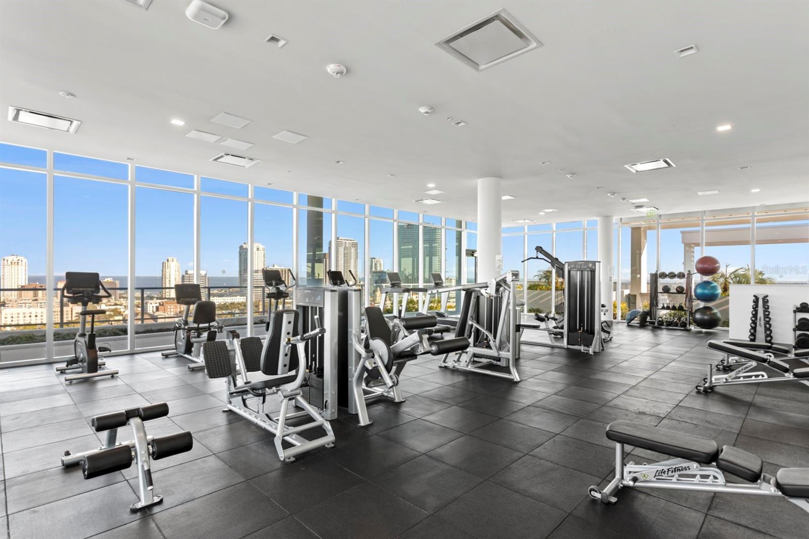 REFLECTION CONDO - Residential