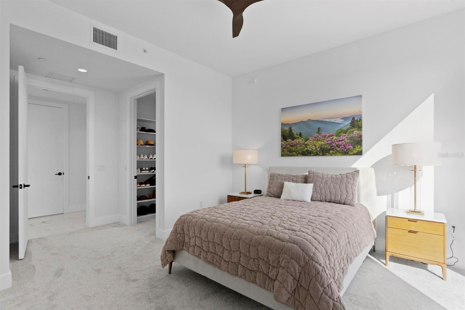 REFLECTION CONDO - Residential