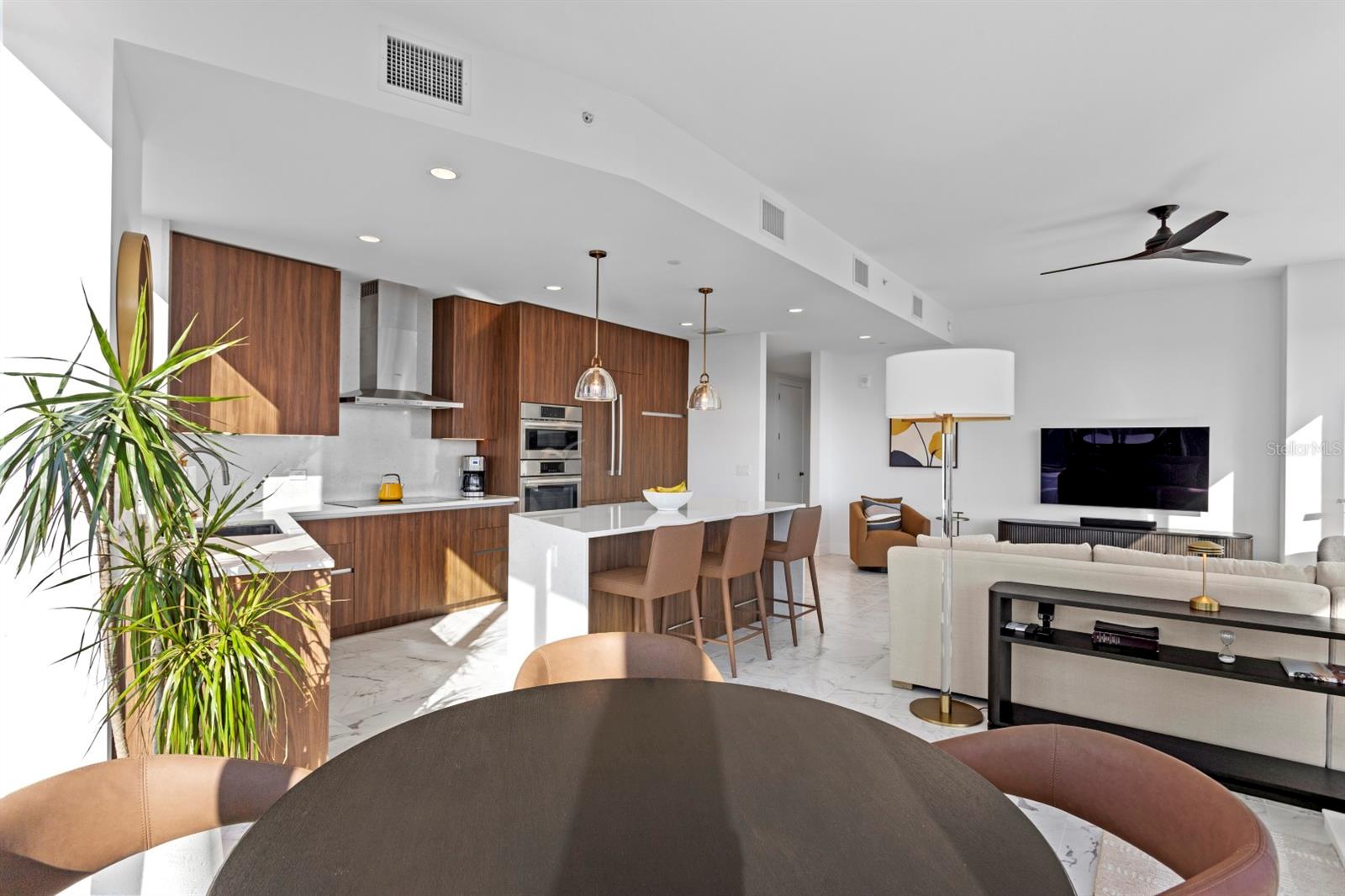 REFLECTION CONDO - Residential