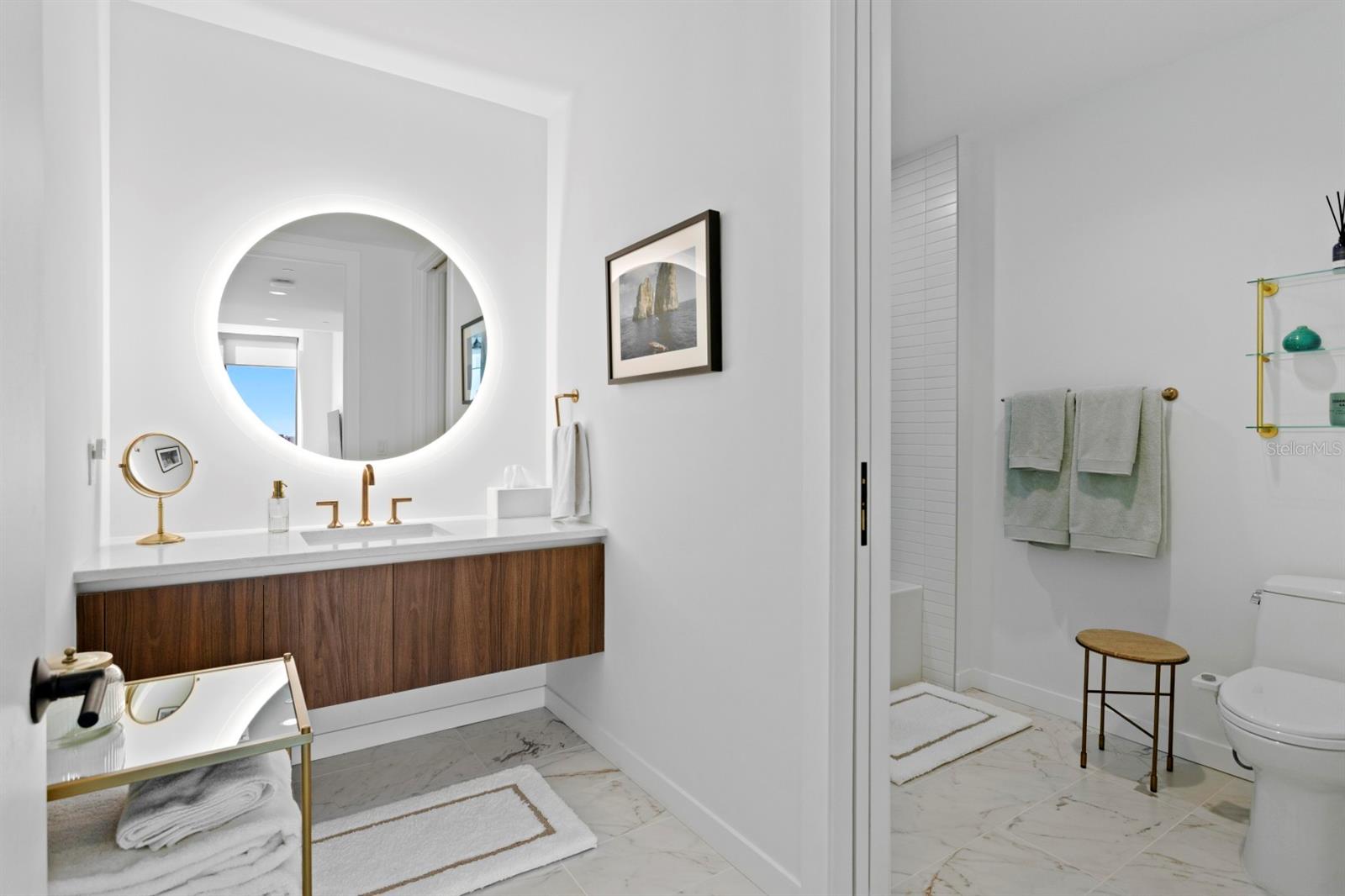 REFLECTION CONDO - Residential