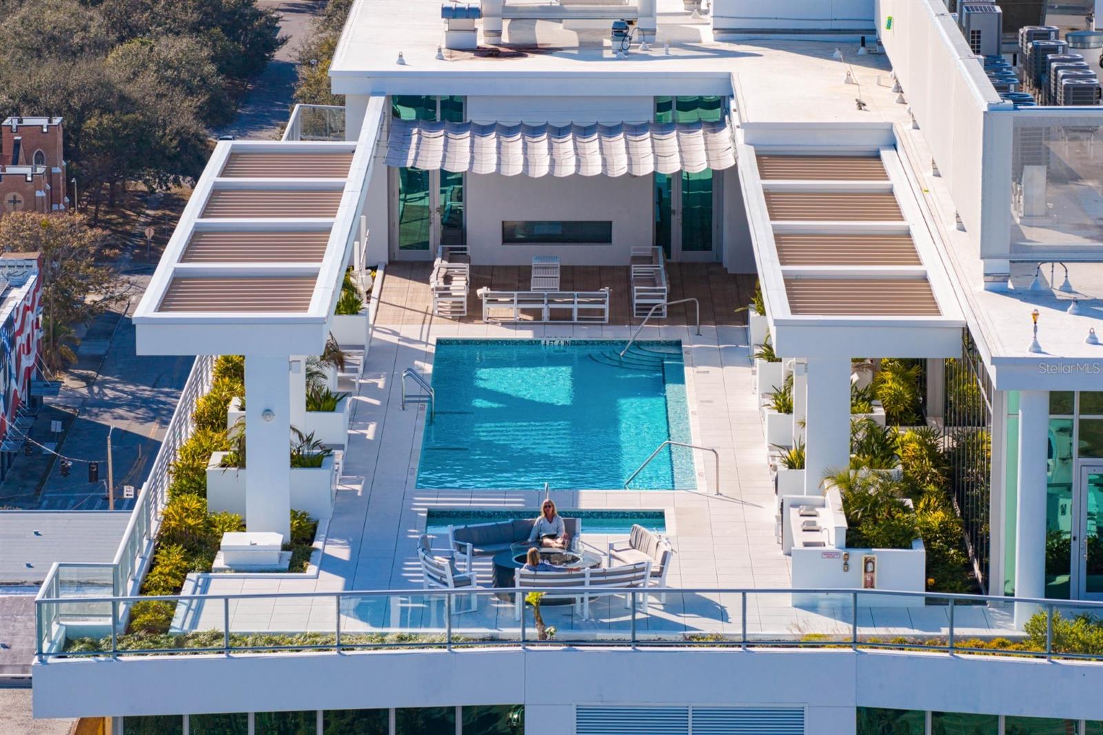 REFLECTION CONDO - Residential