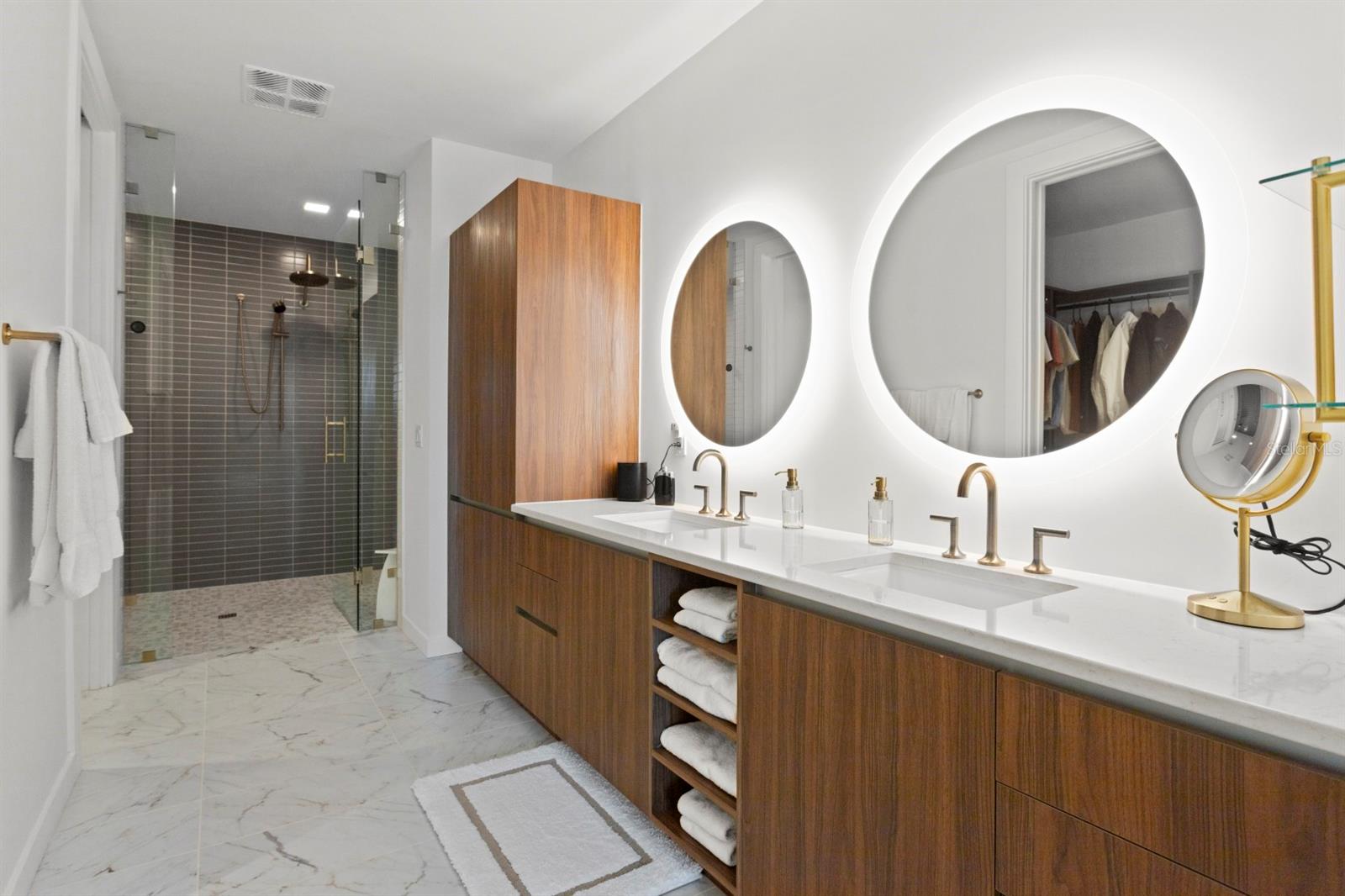 REFLECTION CONDO - Residential