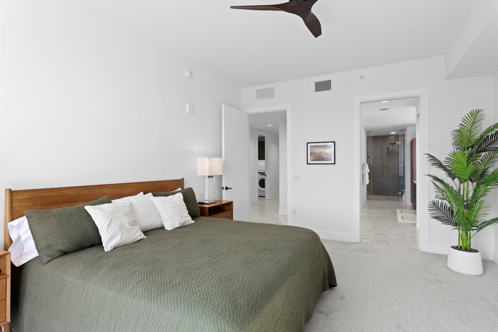 REFLECTION CONDO - Residential