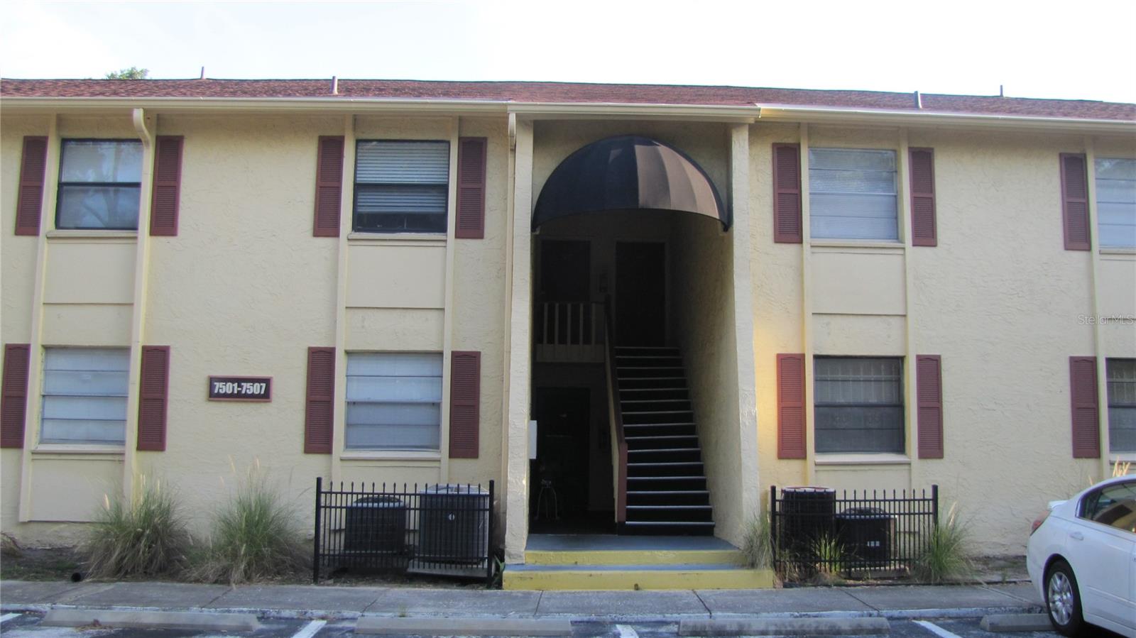 Very nice, large 2 bedroom 2 bath second floor condominium at the Greens of Town and Country. Ready for innediate occupancy. Located 15 minutes from Tampa International and 20 minutes to downtown Tampa.