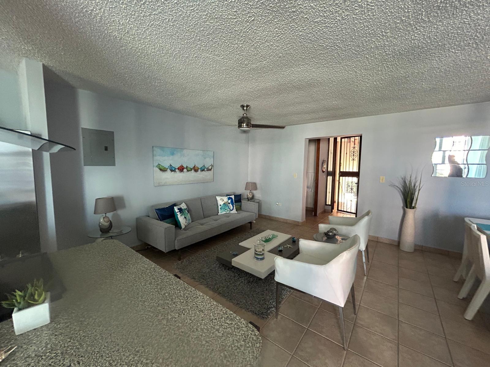 1 FRANCISCO CAMACHO 501