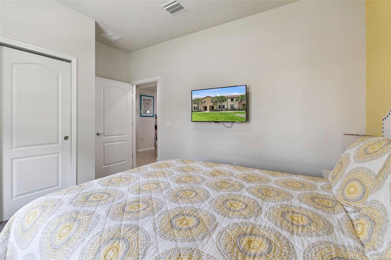 WINDSOR AT WESTSIDE - Residential