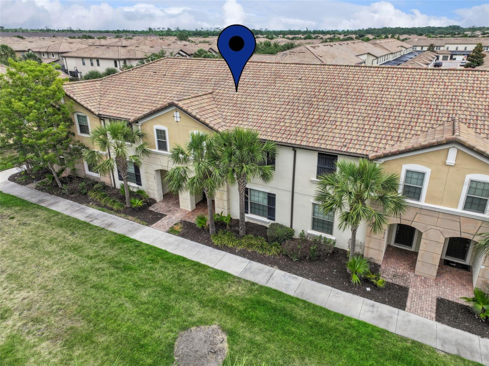 WINDSOR AT WESTSIDE - Residential