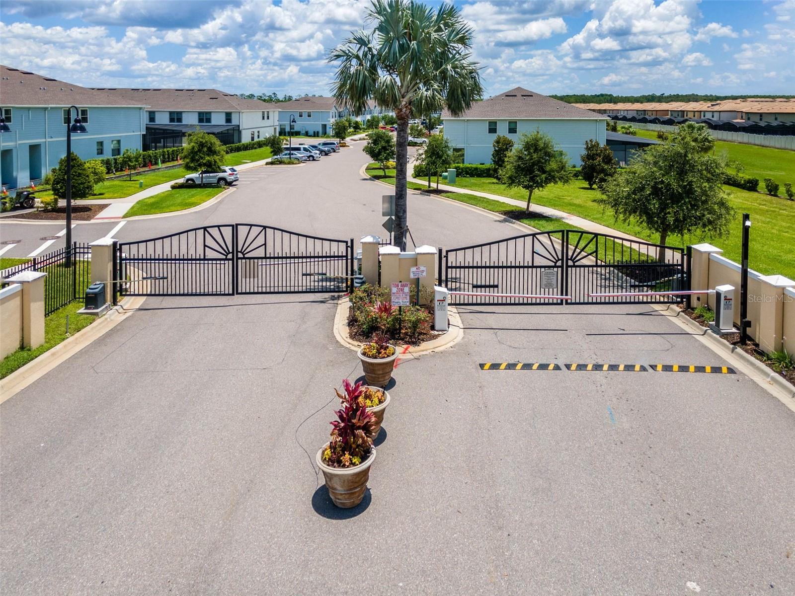 WINDSOR AT WESTSIDE - Residential