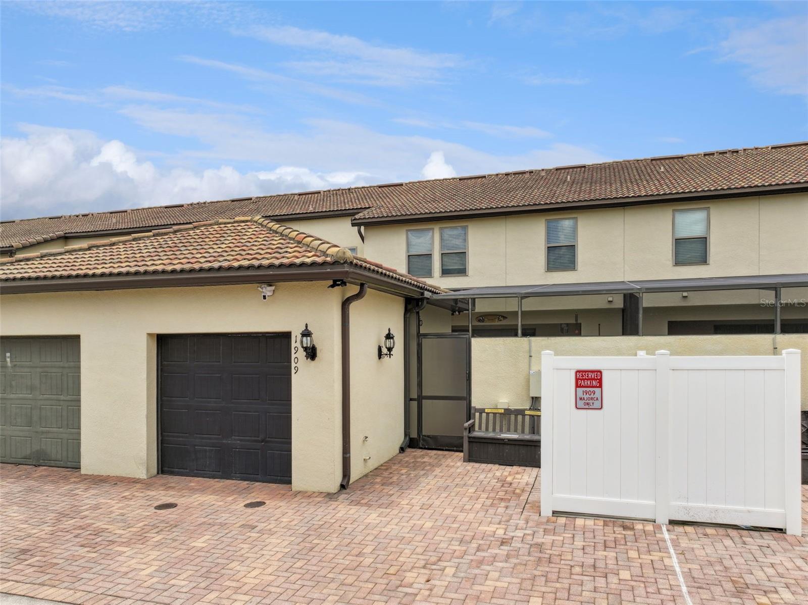 WINDSOR AT WESTSIDE - Residential