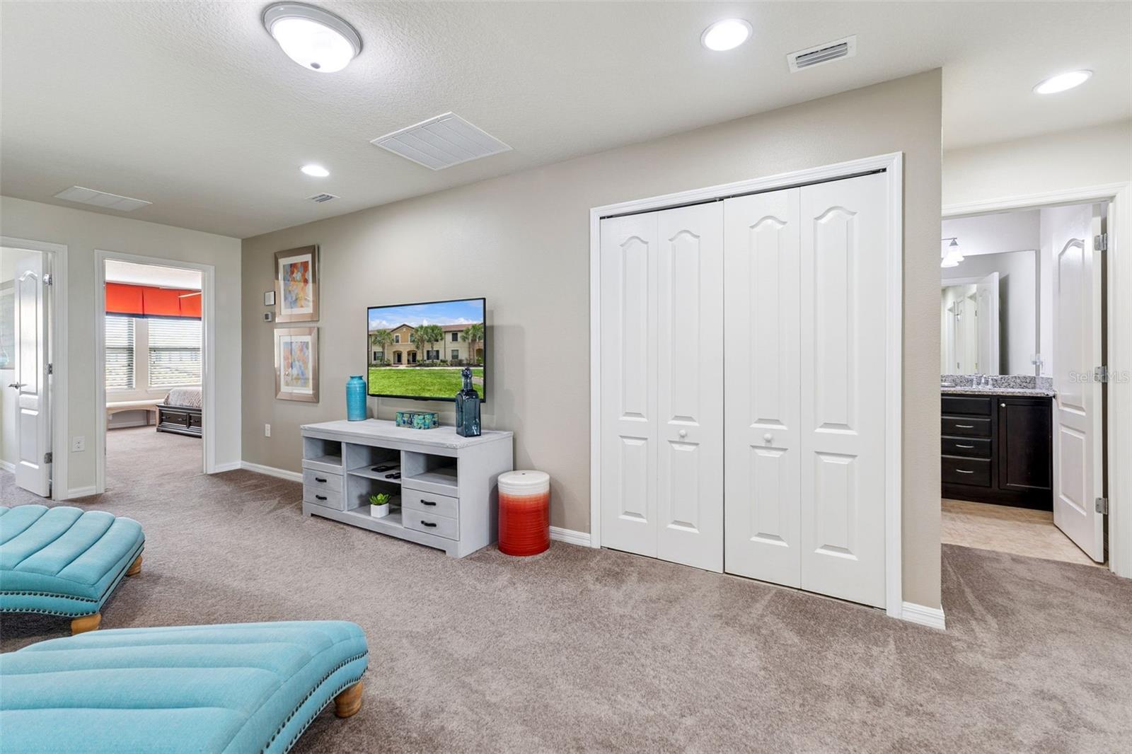 WINDSOR AT WESTSIDE - Residential