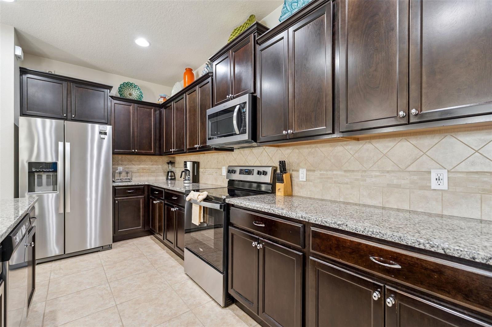 WINDSOR AT WESTSIDE - Residential