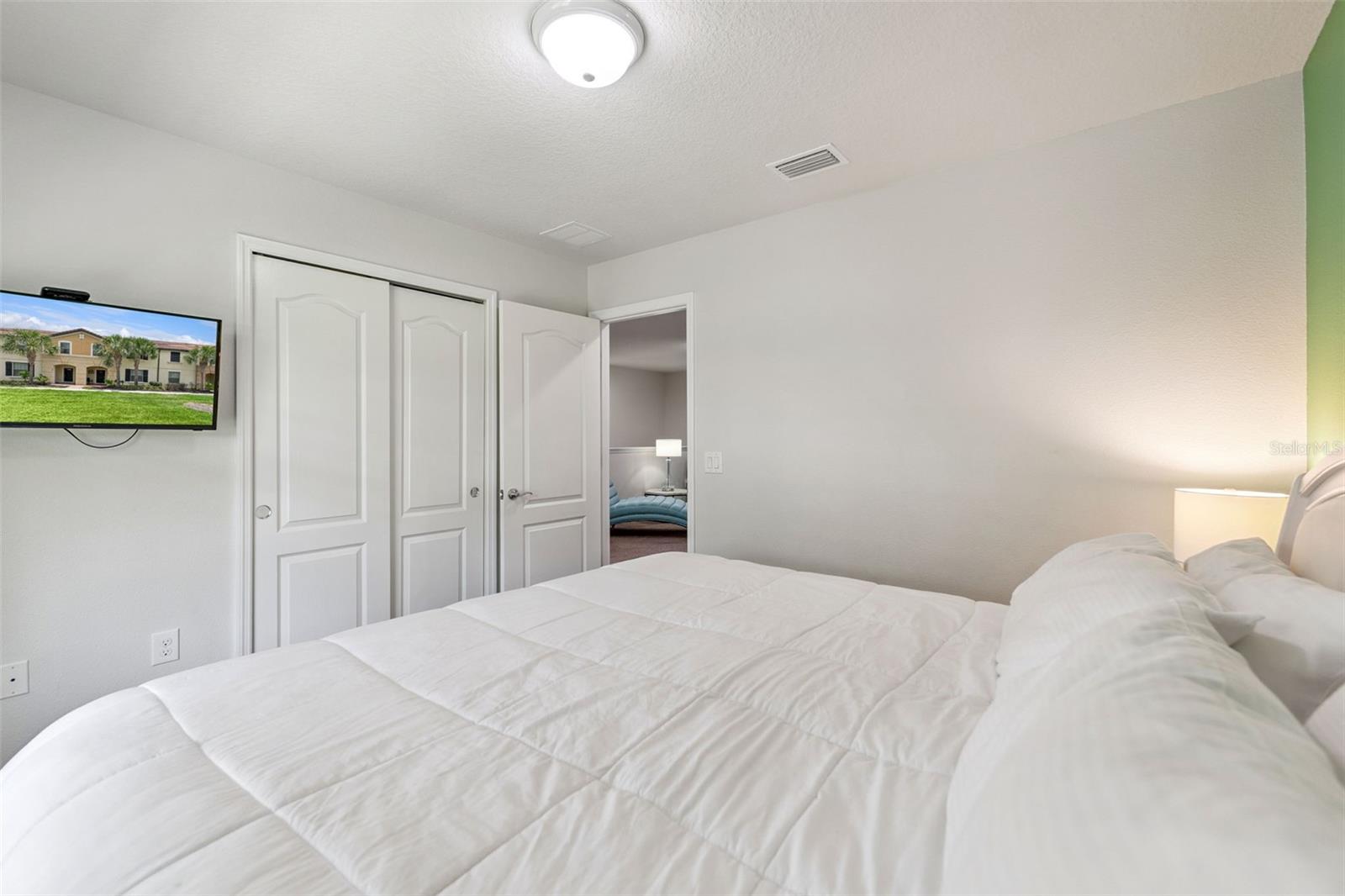 WINDSOR AT WESTSIDE - Residential