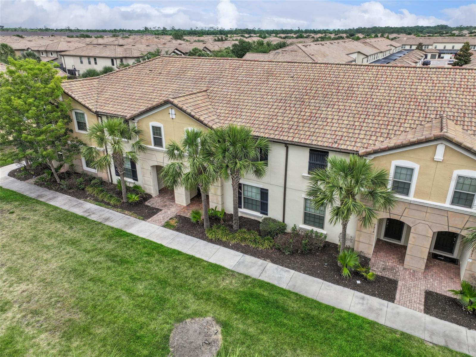 WINDSOR AT WESTSIDE - Residential