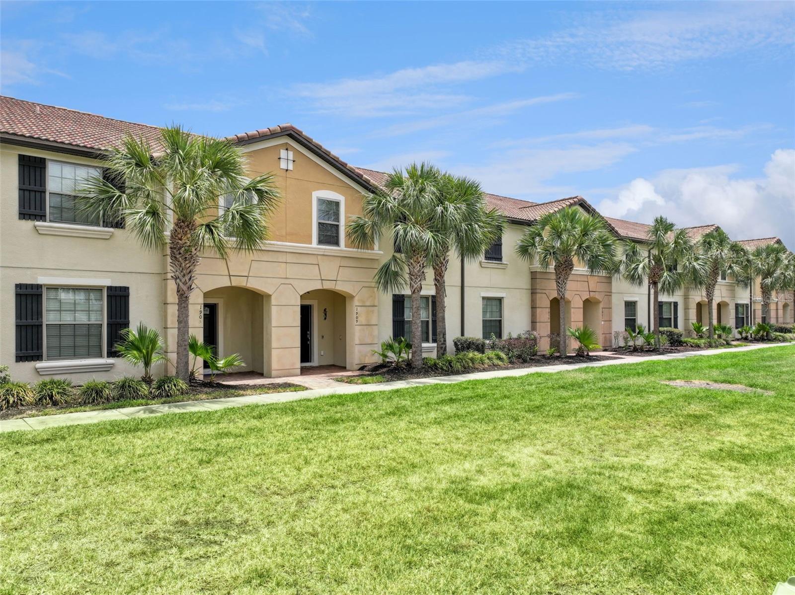 WINDSOR AT WESTSIDE - Residential