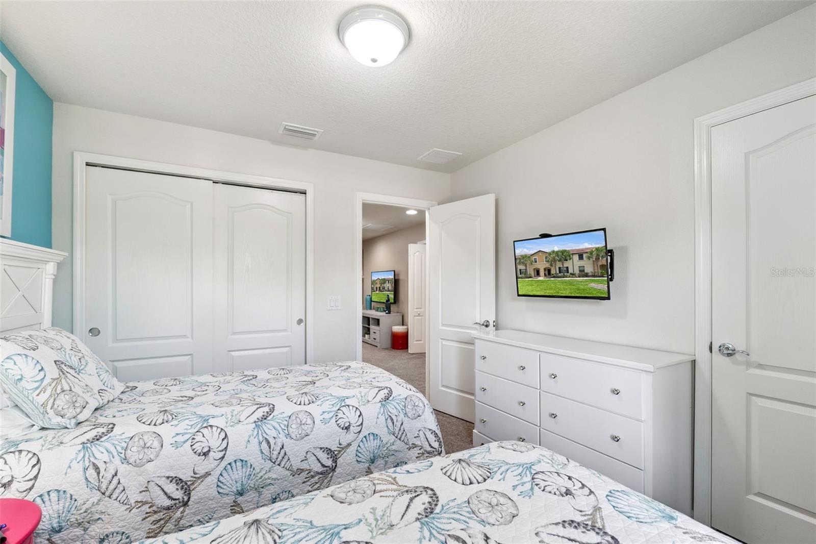 WINDSOR AT WESTSIDE - Residential