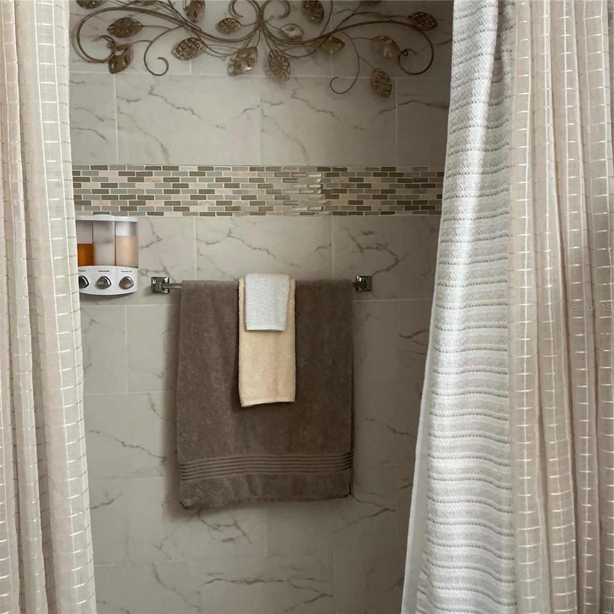 CLEARVIEW OAKS PARADISE - Residential