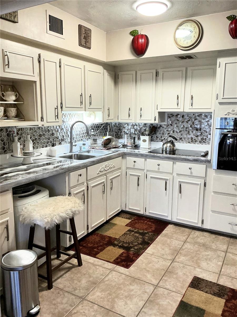 CLEARVIEW OAKS PARADISE - Residential