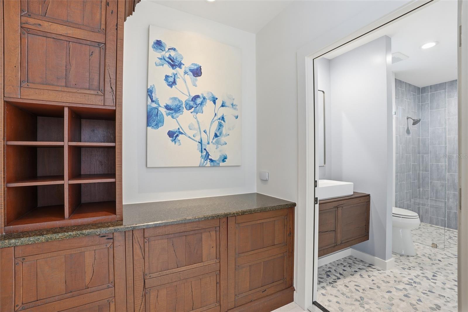 COLONIAL FARMS - Residential