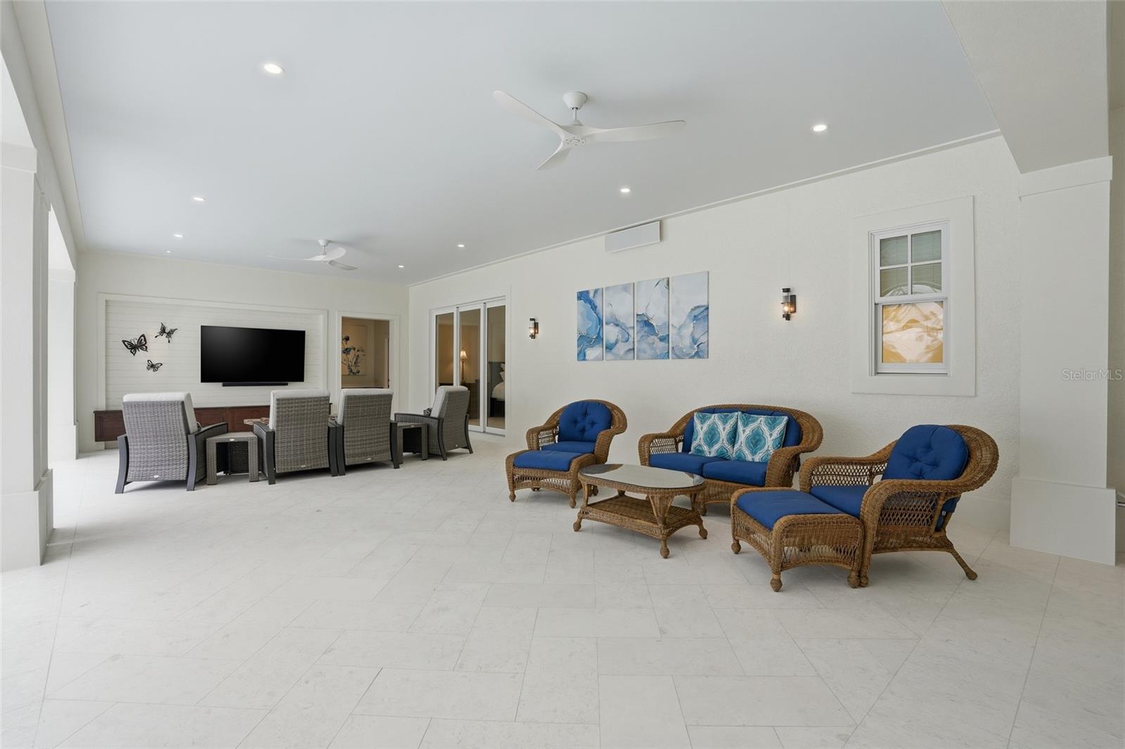 COLONIAL FARMS - Residential