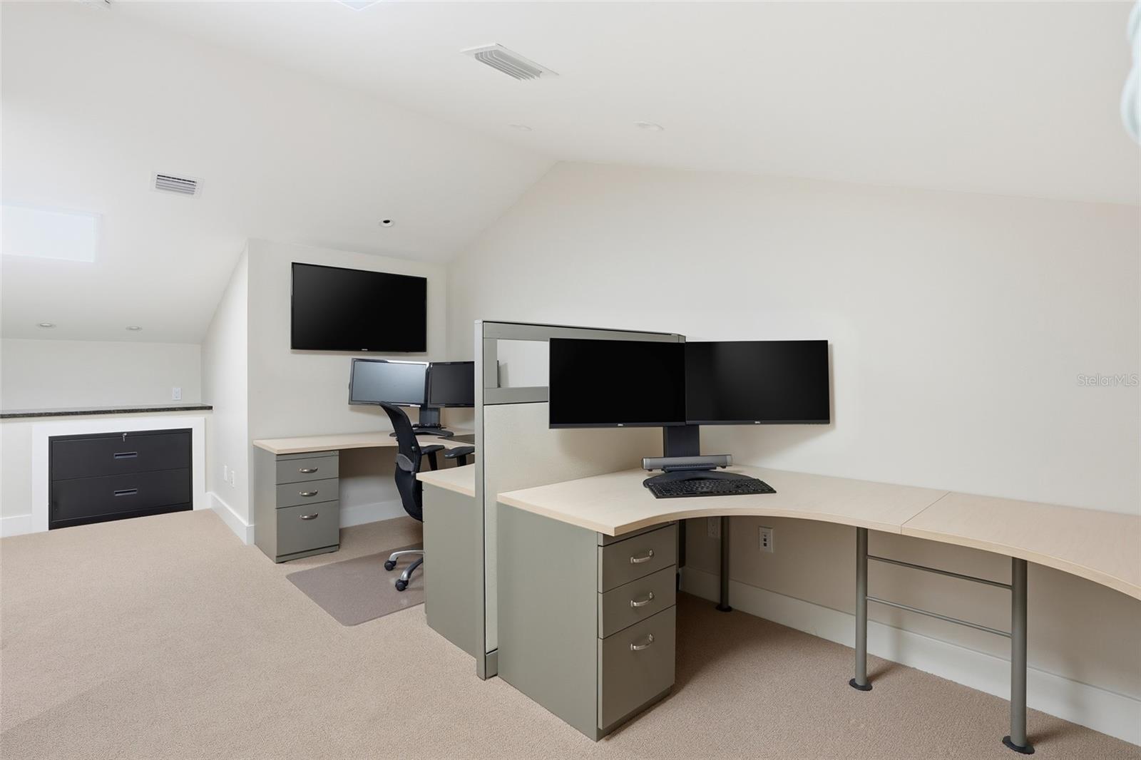 COLONIAL FARMS - Residential