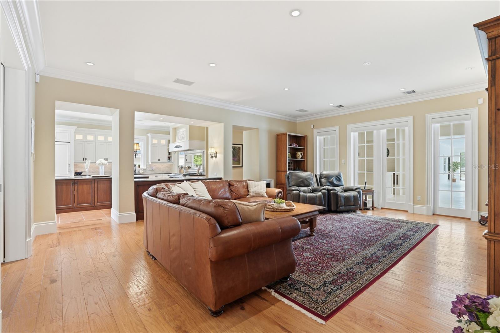 COLONIAL FARMS - Residential