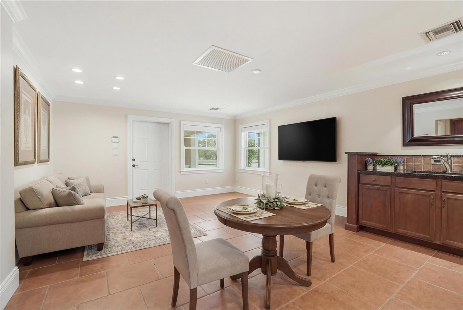 COLONIAL FARMS - Residential