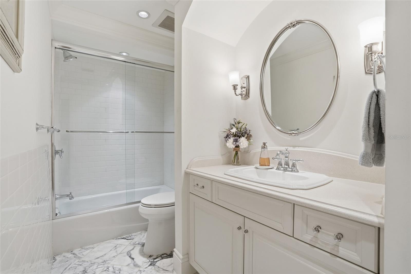 COLONIAL FARMS - Residential