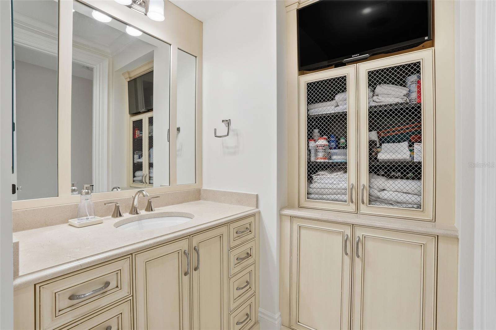 COLONIAL FARMS - Residential