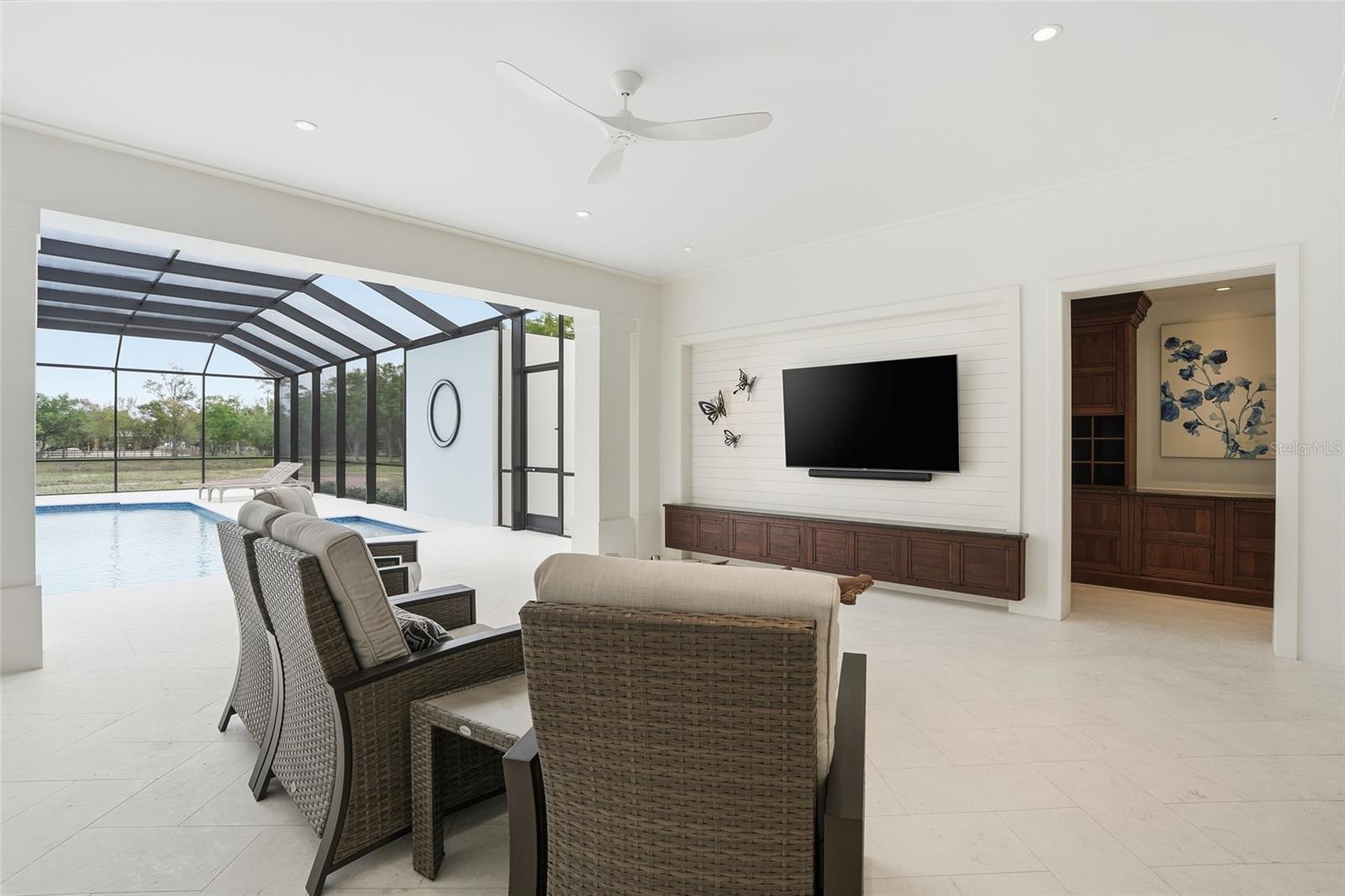 COLONIAL FARMS - Residential