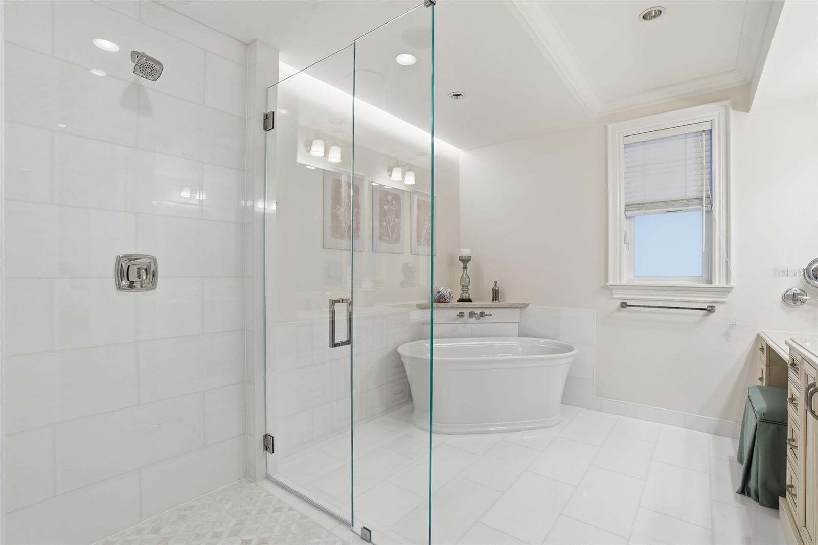 COLONIAL FARMS - Residential