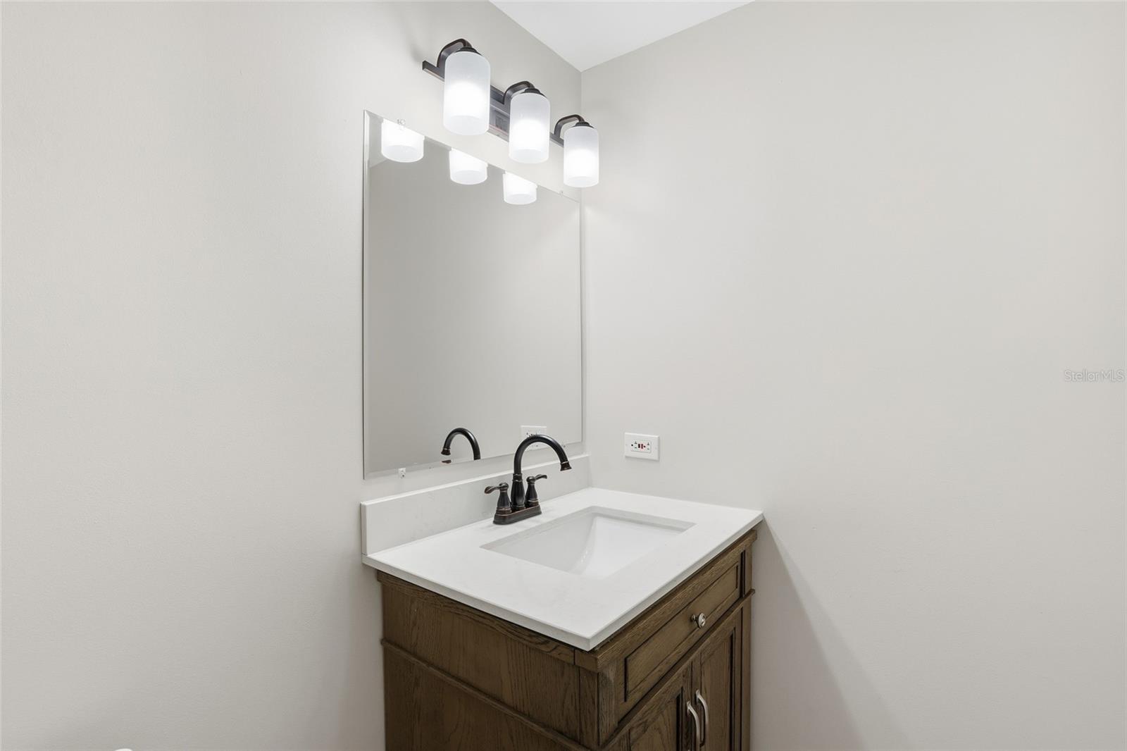 COLONIAL FARMS - Residential