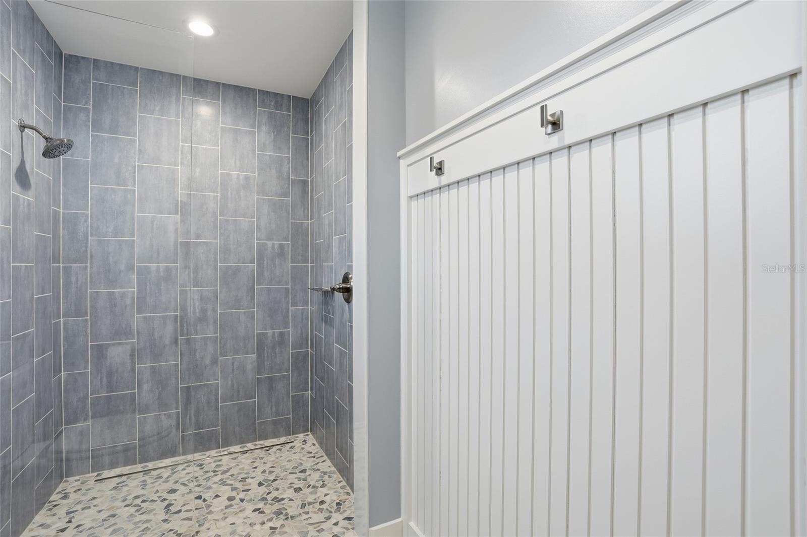 COLONIAL FARMS - Residential